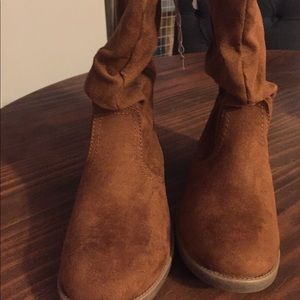 Girls faux suede boots
