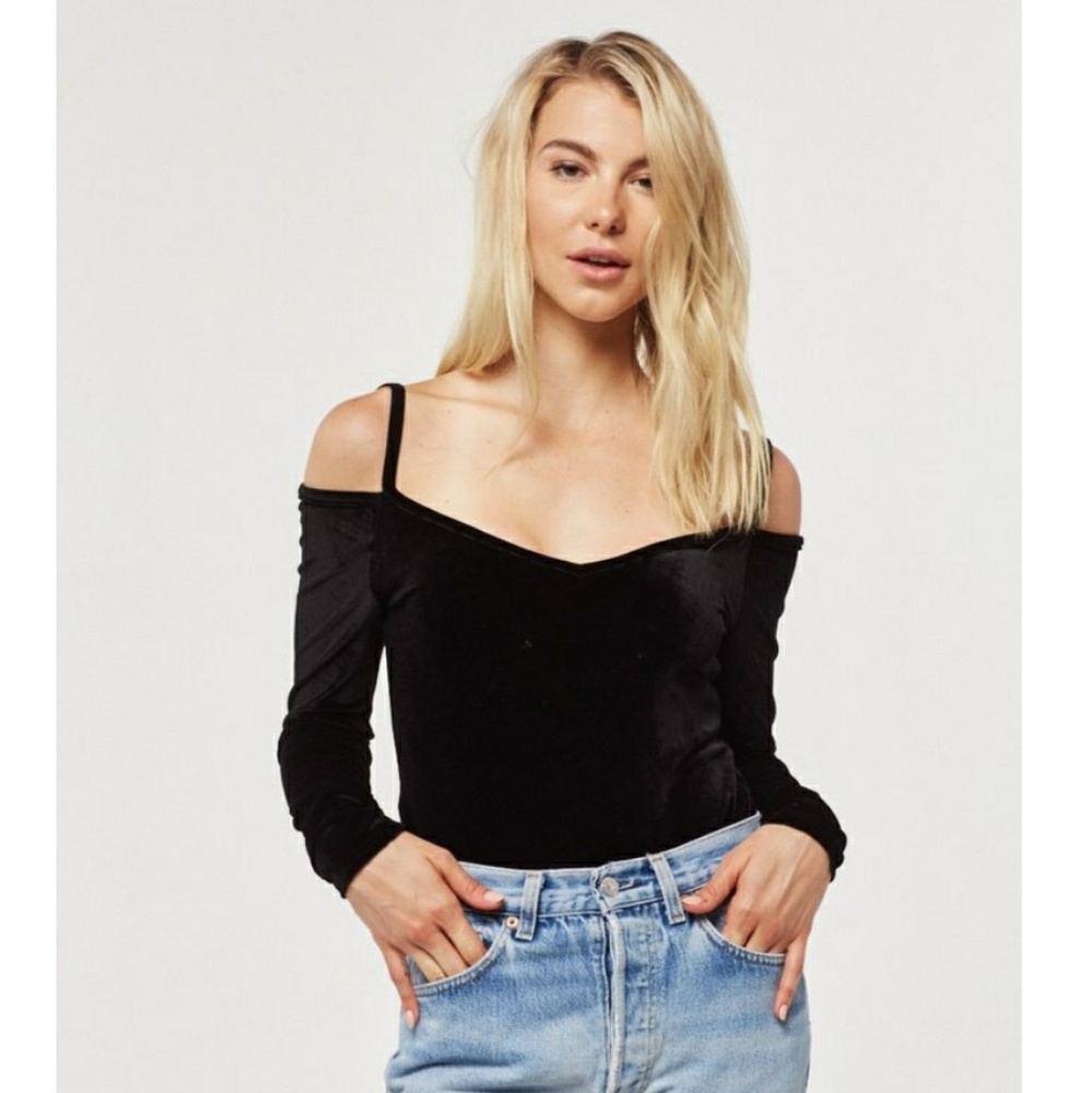 💝UO PROJECT SOCIAL T ColdShoulder Velvet Bodysuit