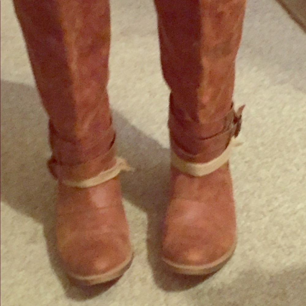 Super cute boho/cowgirl boots.