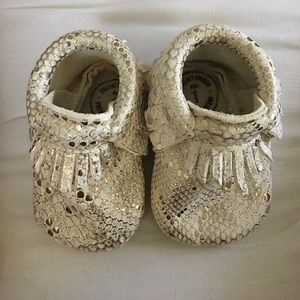 New White & Gold Freshly Picked size 1 shoes