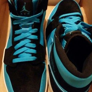 NEW NIKE AIR JORDAN 1