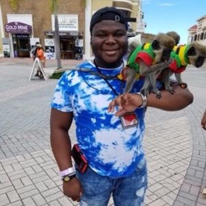 Meet your Posher, Amos