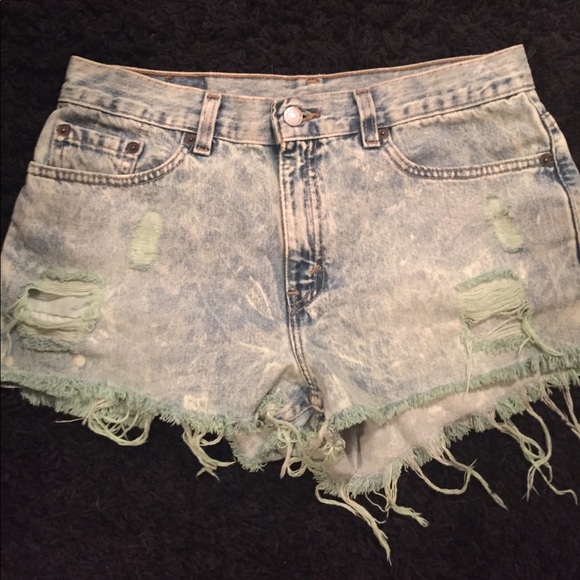 Levi’s destroyed shorts - Picture 2 of 7