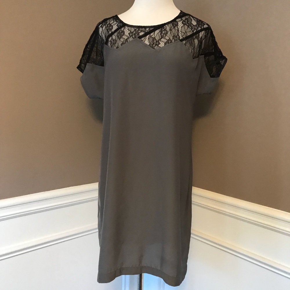 Anthropologie silence + noise S Gray & lace dress