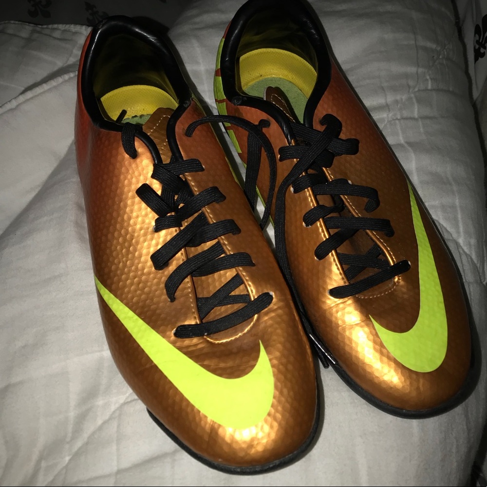 INDOOR SOCCER CLEATS