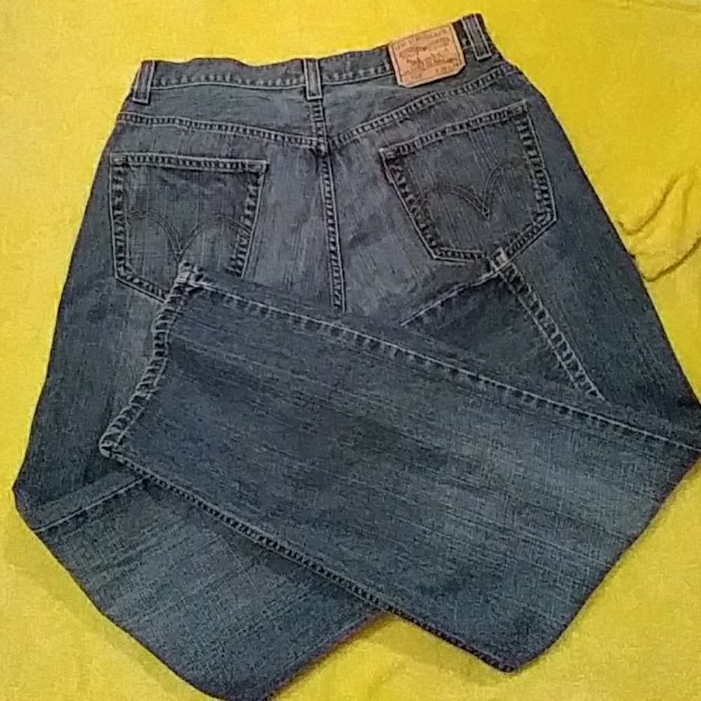 🎊SOLD🎊 Levi's 559 Relaxed Straight Jeans