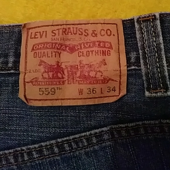 🎊SOLD🎊 Levi's 559 Relaxed Straight Jeans - Picture 3 of 7