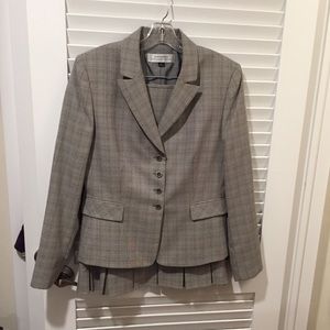 TAHARI SKIRT SUIT SZ 10
