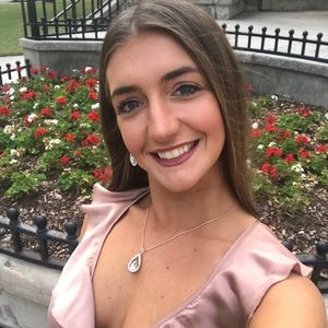 Meet your Posher, Deneille