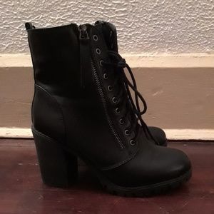 Soda brand high-heeled boots