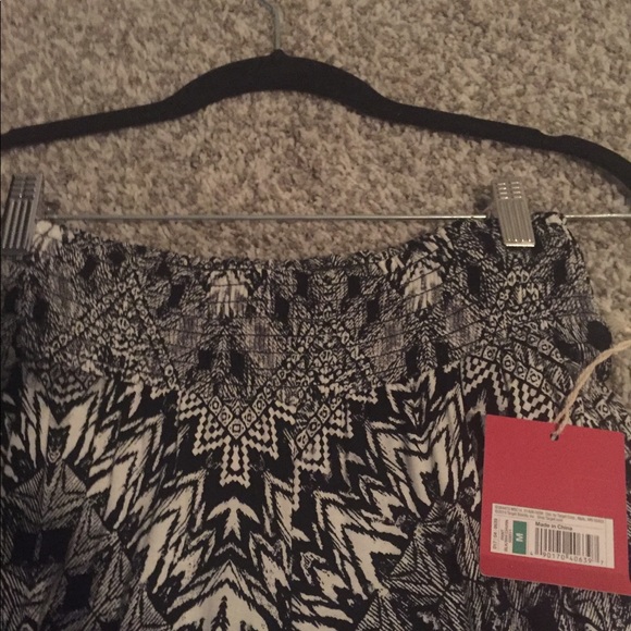 New with tag tribal print pants - Picture 2 of 2