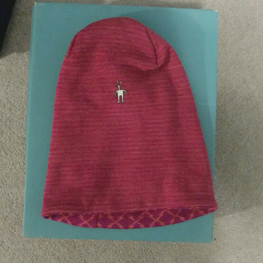 Smart wool reversible winter hat