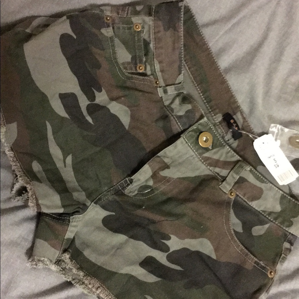 🆕Camo shorts