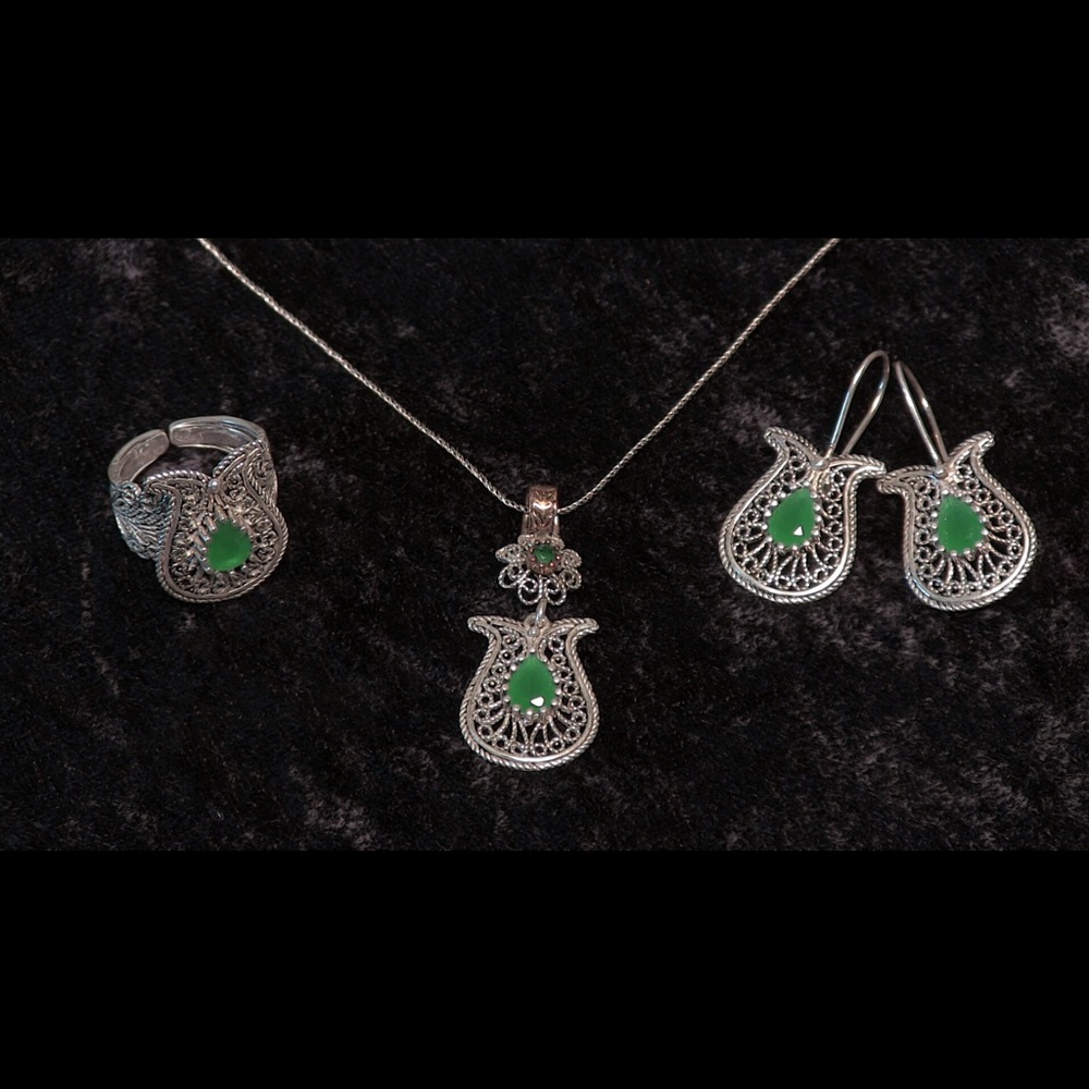 Sterling Silver Handmade Jewelry Set Emerald Tulip