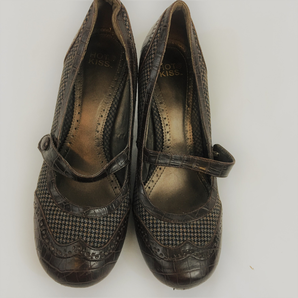 Hot Kiss Brown Tweed Mary Janes Heels, Size 8 - Picture 4 of 8