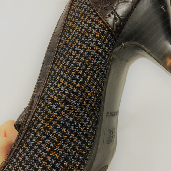 Hot Kiss Brown Tweed Mary Janes Heels, Size 8 - Picture 2 of 8