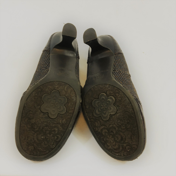 Hot Kiss Brown Tweed Mary Janes Heels, Size 8 - Picture 3 of 8