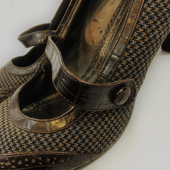 Hot Kiss Brown Tweed Mary Janes Heels, Size 8 - Picture 8 of 8