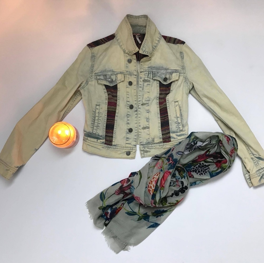 😍SALE😍Free People bleached jean jacket