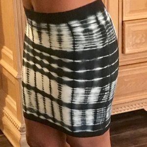 BCBG STRETCH MINI SKIRT
