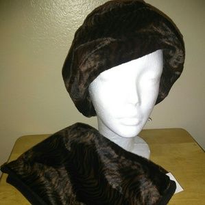 🎄 BLOWOUT SALE 👒 HAT SET