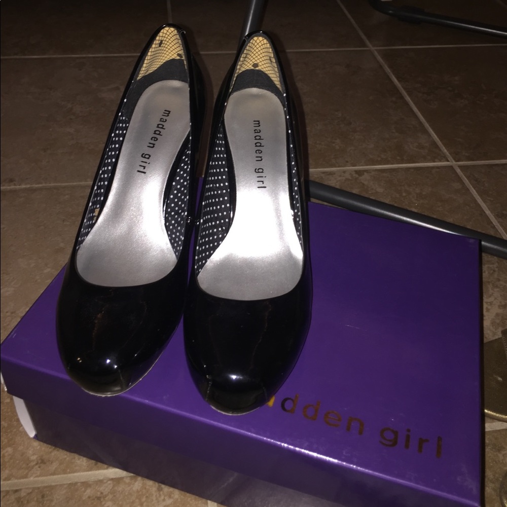 Black 2.5 inch heels