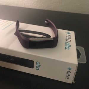 FitBit Alta - LIKE NEW