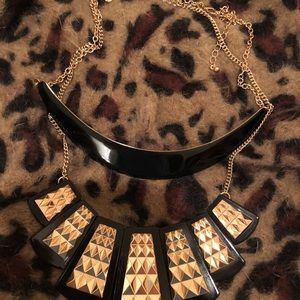 NWOT 2 Beautiful statement necklace - new!