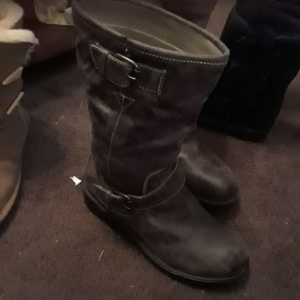 boots with two buckles