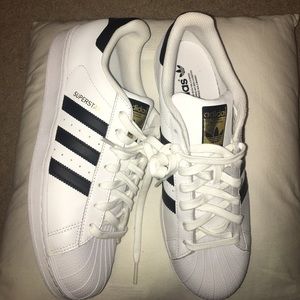 Adidas superstars