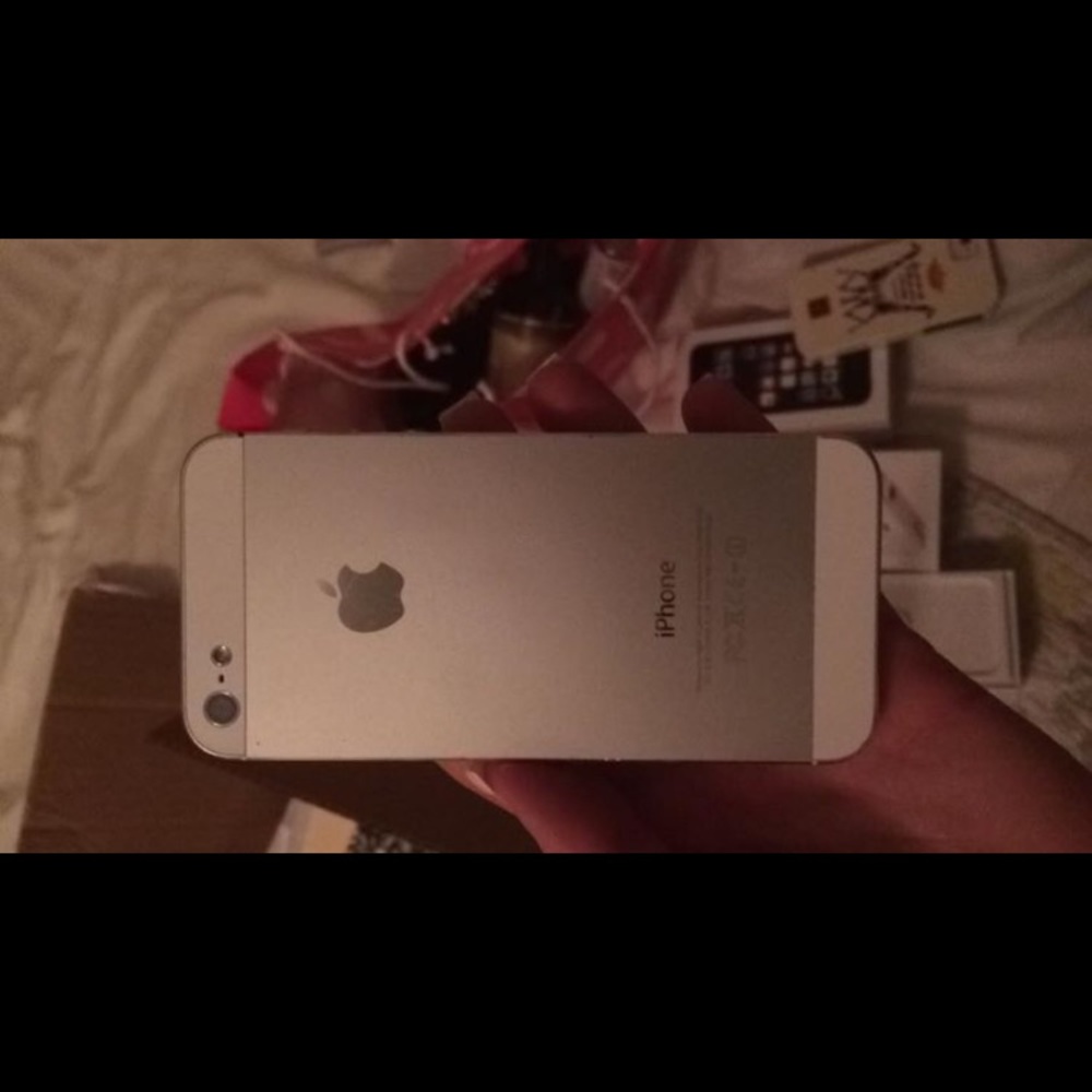iPhone 5 - Picture 2 of 2