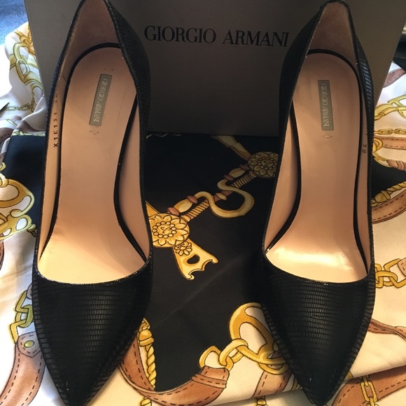 ✨NEW✨ Stunning Black Giorgio Armani Pumps 😻🥇👠 - Picture 2 of 8