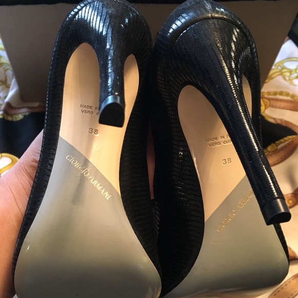 ✨NEW✨ Stunning Black Giorgio Armani Pumps 😻🥇👠 - Picture 3 of 8