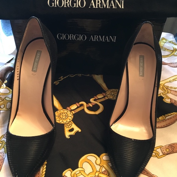 ✨NEW✨ Stunning Black Giorgio Armani Pumps 😻🥇👠 - Picture 4 of 8