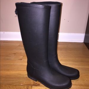 Black Rainboots