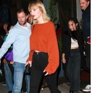 Cropped orange sweater 🍊