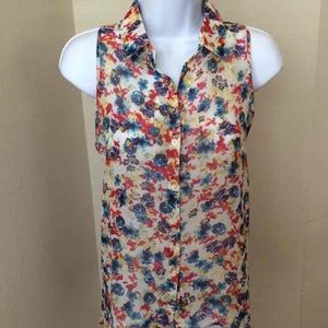 NWOT beautiful flowers Anbiance top Size S