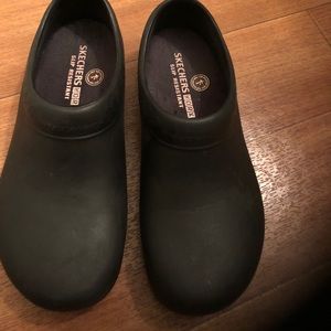 Slip resistant clogs, lightweight