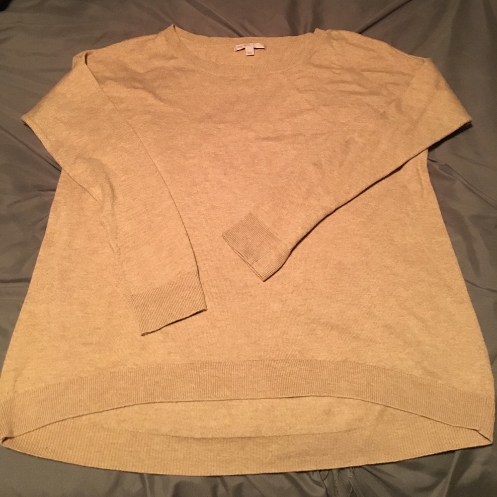 Gap tan crew neck high low sweater. VERY SOFT
