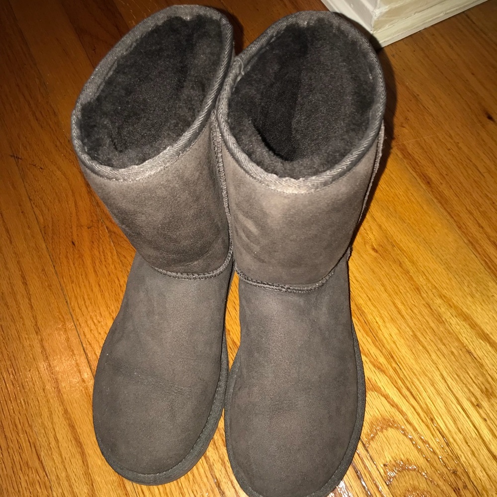 Brown Short UGG Australia Size 6