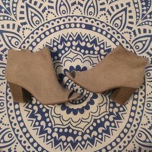 OLD NAVY PERFORATED TAUPE OPEN TOED BOOTIE SIZE 8
