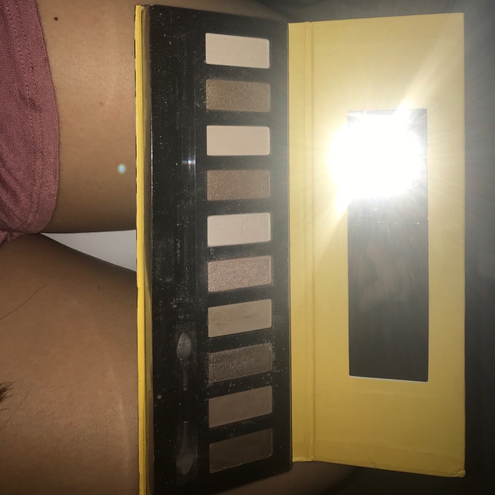 Eyeshadow - Picture 3 of 4