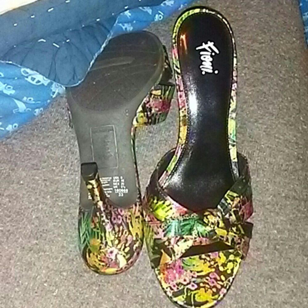 Heels - Picture 4 of 5