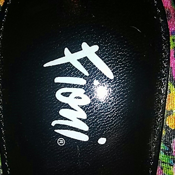 Heels - Picture 3 of 5