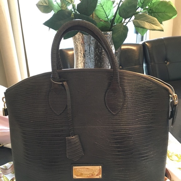 ✨Beautiful Valentino bag✨ - Picture 2 of 6