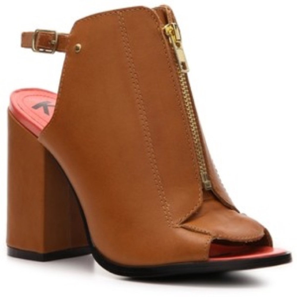 Kelsi Dagger Giulia peep toe, 6.5