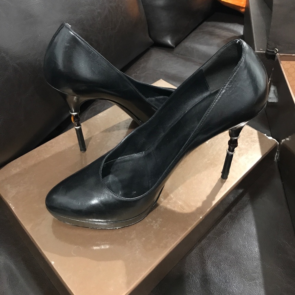Gucci round toe pump with bamboo heel