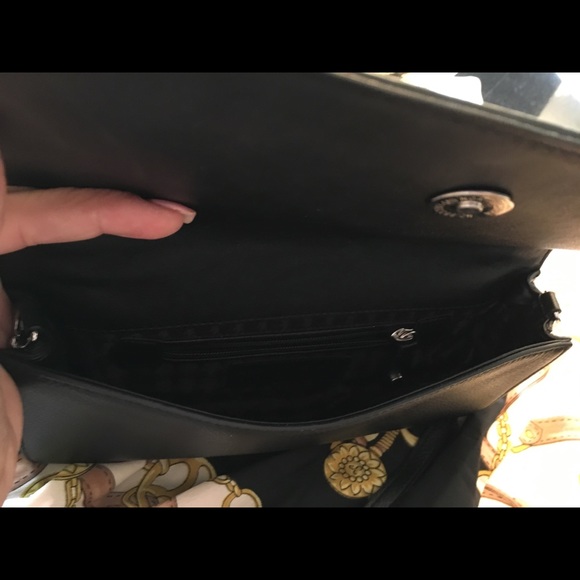 Beautiful KL Crossbody bag✨👜 - Picture 2 of 3