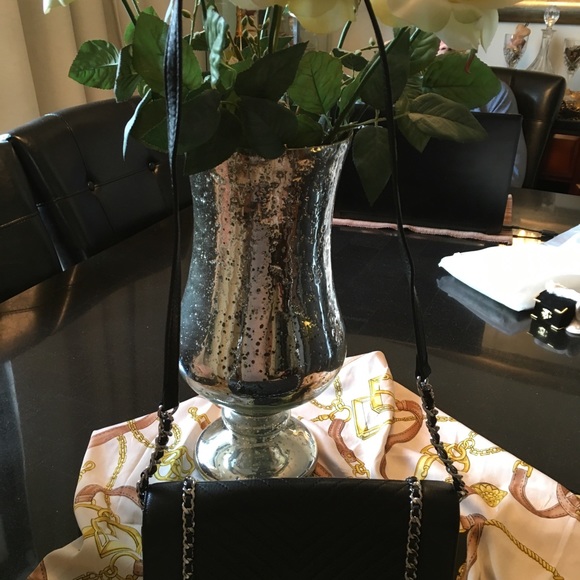 Beautiful KL Crossbody bag✨👜 - Picture 3 of 3