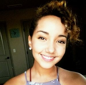 Meet your Posher, Elise